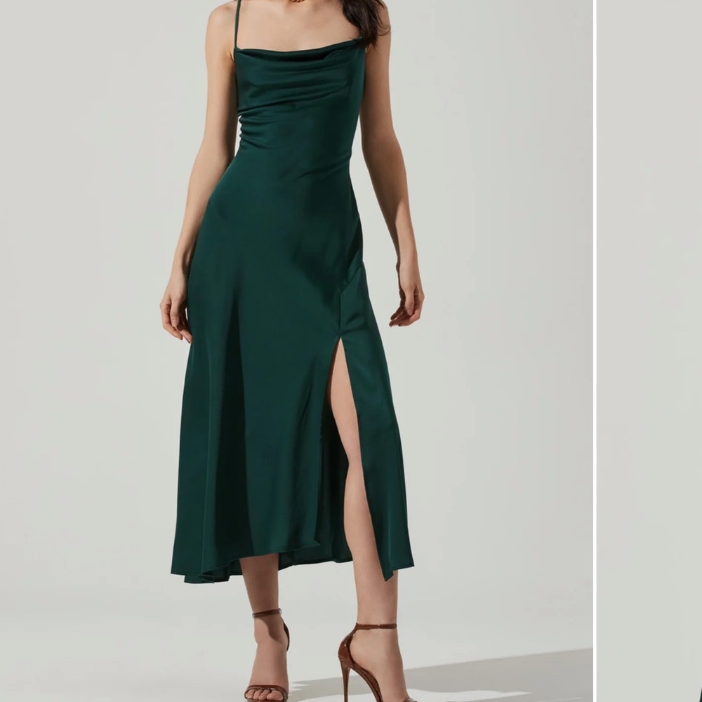 ASTR the label GAIA MIDI DRESS IN HUNTER GREEN